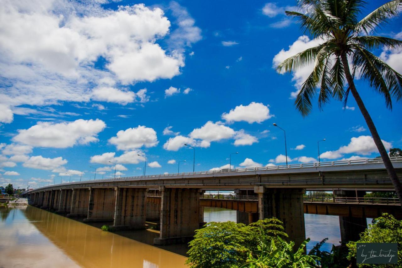 Home By The Bridge Hotel Kamphaeng Phet Exterior photo